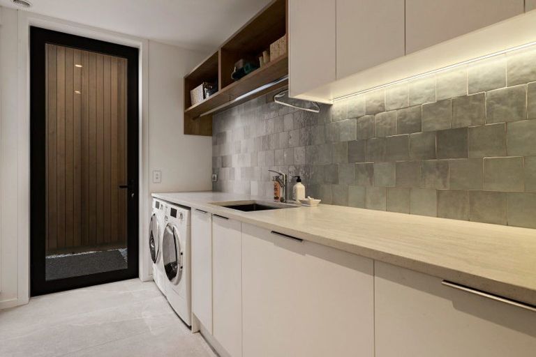 Photo of property in 14 Deans Drive, Wanaka, 9305