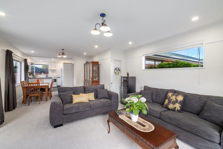 Photo of property in 2/6 Goodall Place, Redwood, Christchurch, 8051