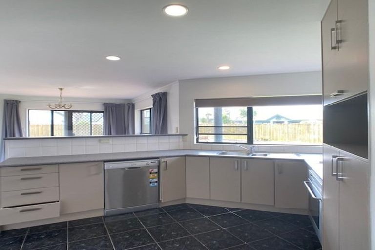 Photo of property in 73 Burswood Drive, Burswood, Auckland, 2013