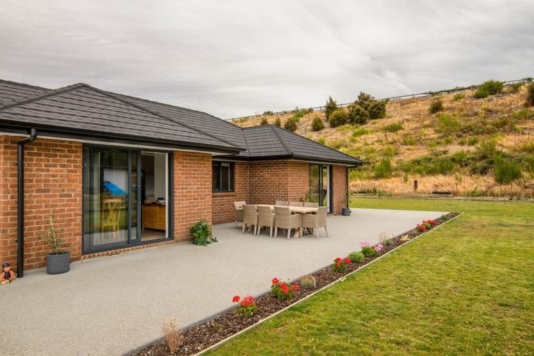 Photo of property in 33 Kingfisher Crescent, Albert Town, Wanaka, 9305