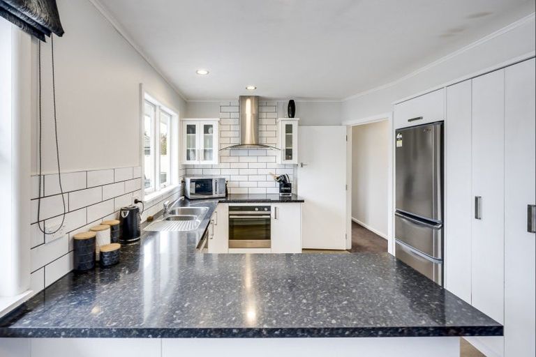 Photo of property in 37 Merton Crescent, Pirimai, Napier, 4112