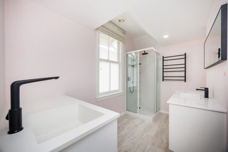 Photo of property in 305 Featherston Street, Palmerston North, 4410
