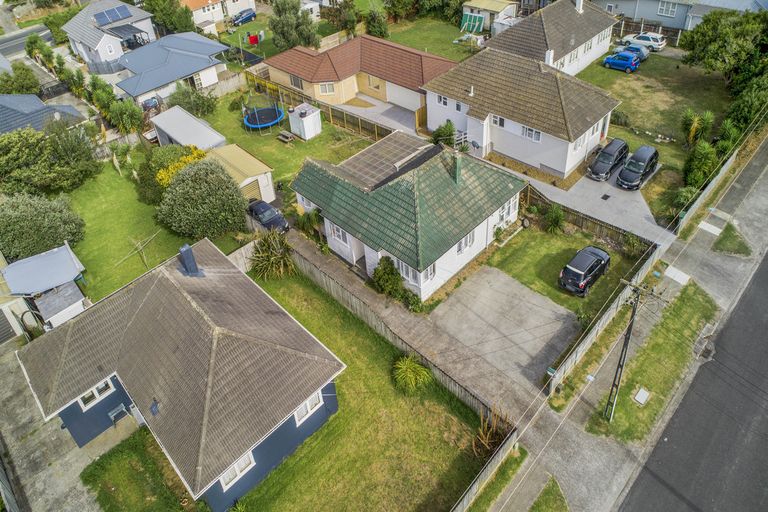 Photo of property in 15 Arimu Road, Papakura, 2110