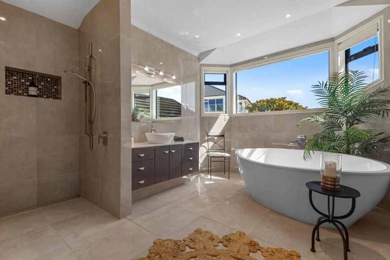 Photo of property in 16 Parkland Rise, Omokoroa, 3114