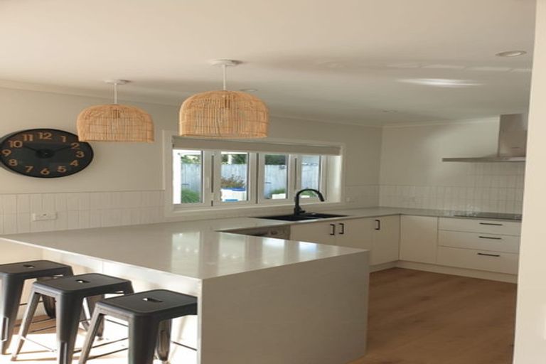 Photo of property in 100 Kupe Drive, Whitianga, 3510