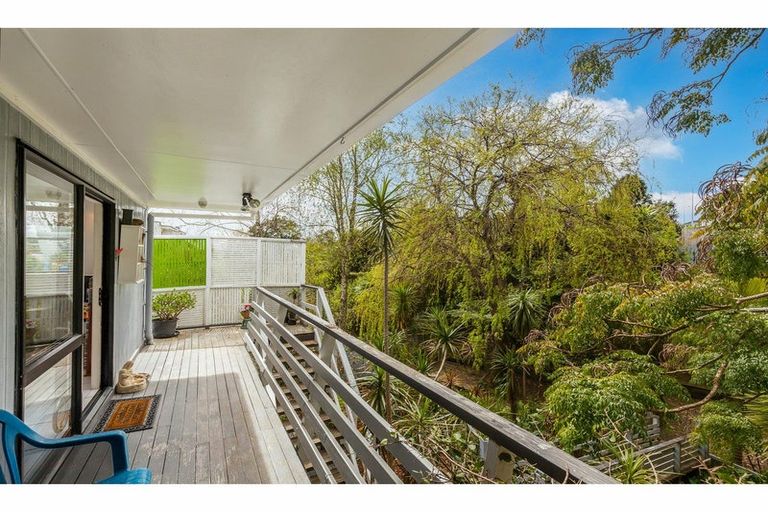 Photo of property in 2/24 Sunnyside Road, Sunnyvale, Auckland, 0612