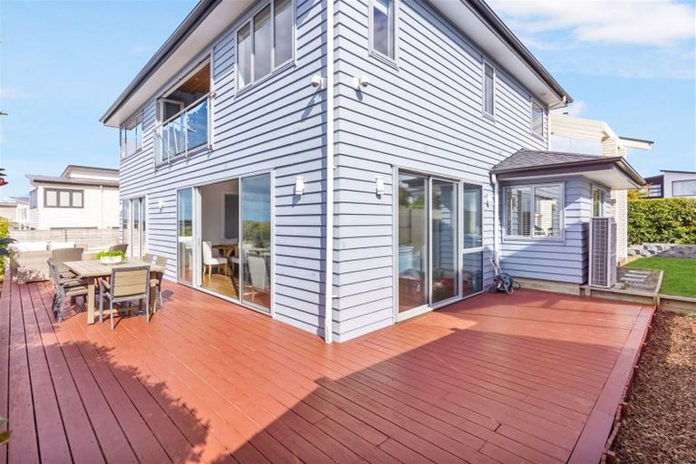 Photo of property in 33 Te Oneroa Way, Long Bay, Auckland, 0630