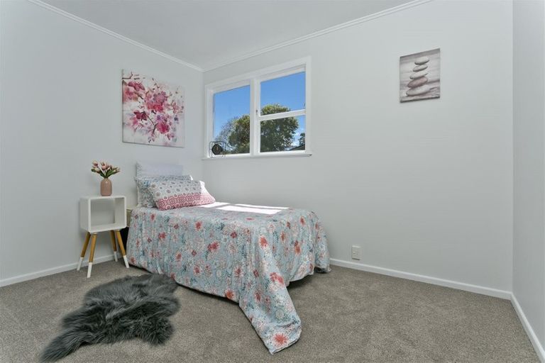 Photo of property in 18 Lendic Avenue, Henderson, Auckland, 0612