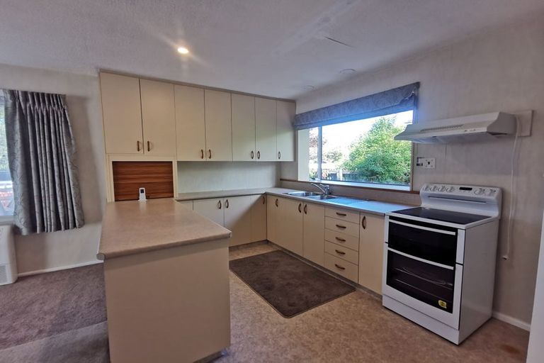 Photo of property in 2/11 Manor Place, Bryndwr, Christchurch, 8053