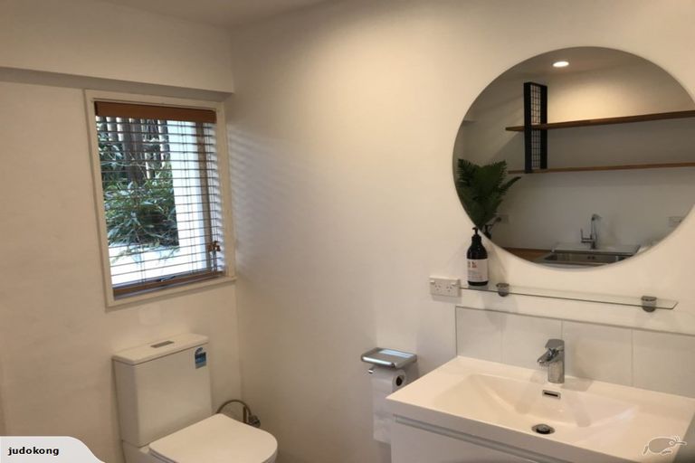 Photo of property in 5 Madison Place, Forrest Hill, Auckland, 0620