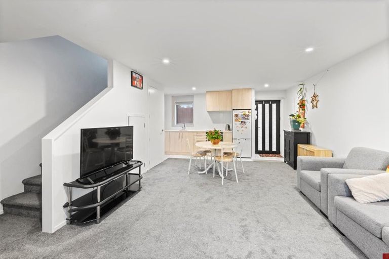 Photo of property in 6/83 Vodanovich Road, Te Atatu South, Auckland, 0610