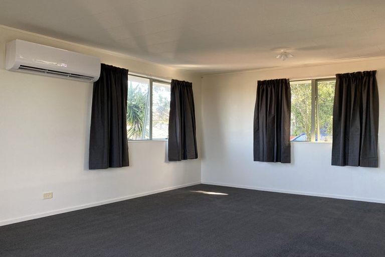 Photo of property in 10 Cloghan Close, Massey, Auckland, 0614