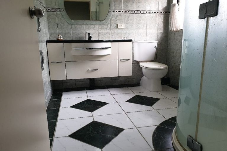 Photo of property in 14 San Domingo Rise, Henderson, Auckland, 0612