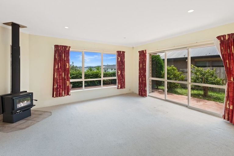 Photo of property in 41 Karoro Road, One Tree Point, 0118