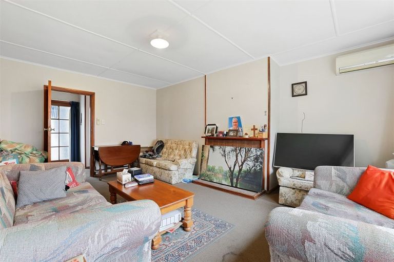 Photo of property in 1/13 Pitcairn Crescent, Bryndwr, Christchurch, 8053