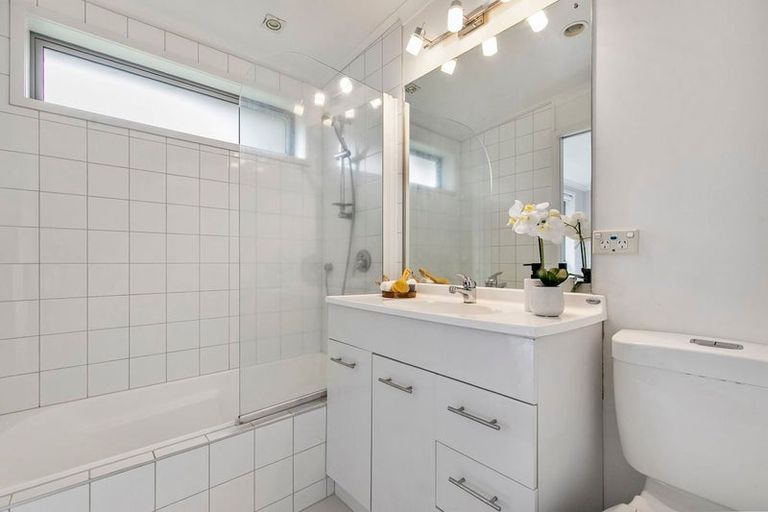 Photo of property in 15/13 Kaihu Street, Northcote, Auckland, 0627