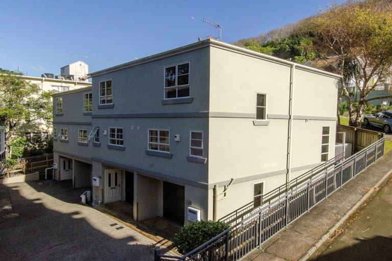 Photo of property in 12e Glenmore Street, Thorndon, Wellington, 6011