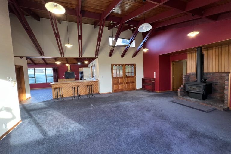 Photo of property in 16 Arahanga Grove, Maupuia, Wellington, 6022