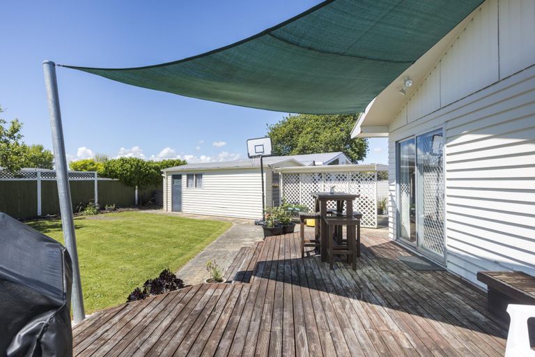 Photo of property in 17 Abraham Crescent, Milson, Palmerston North, 4414