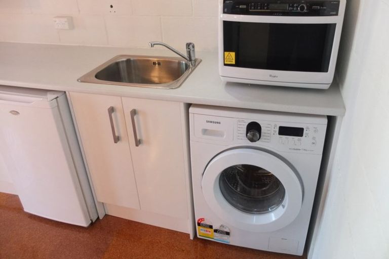 Photo of property in 5a Pohutukawa Avenue, Shelly Park, Auckland, 2014