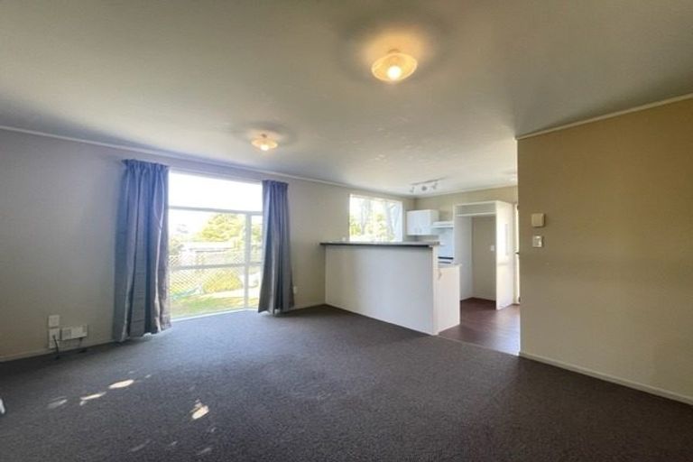 Photo of property in 25 Kelman Road, Kelston, Auckland, 0602