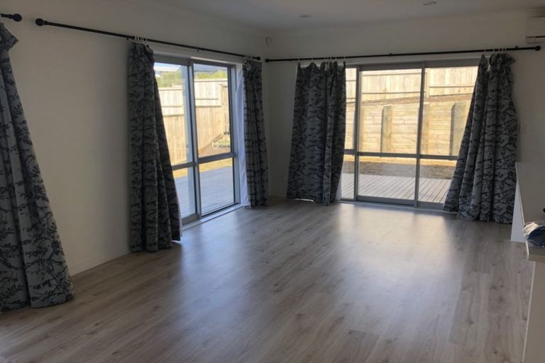 Photo of property in 15 Skipjack Pass, Silverdale, 0932