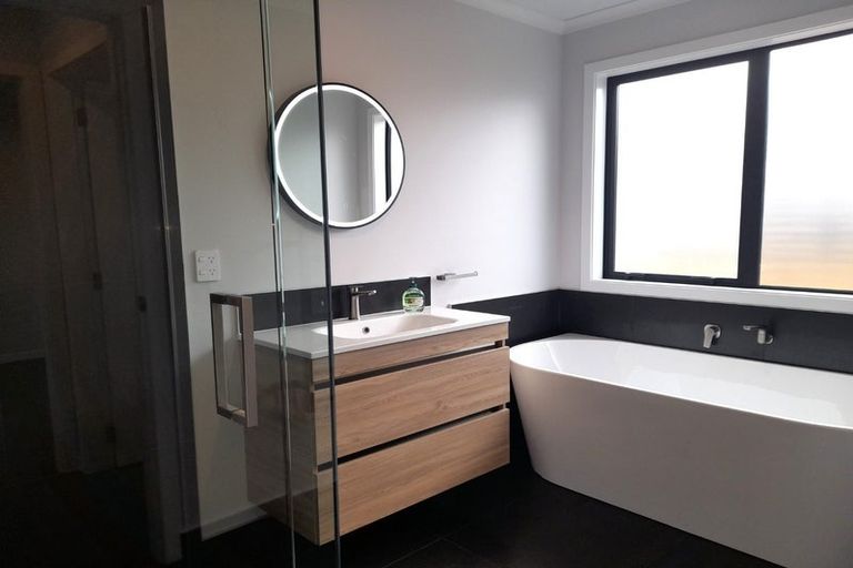 Photo of property in 33 Ngaru Crescent, Wharewaka, Taupo, 3330