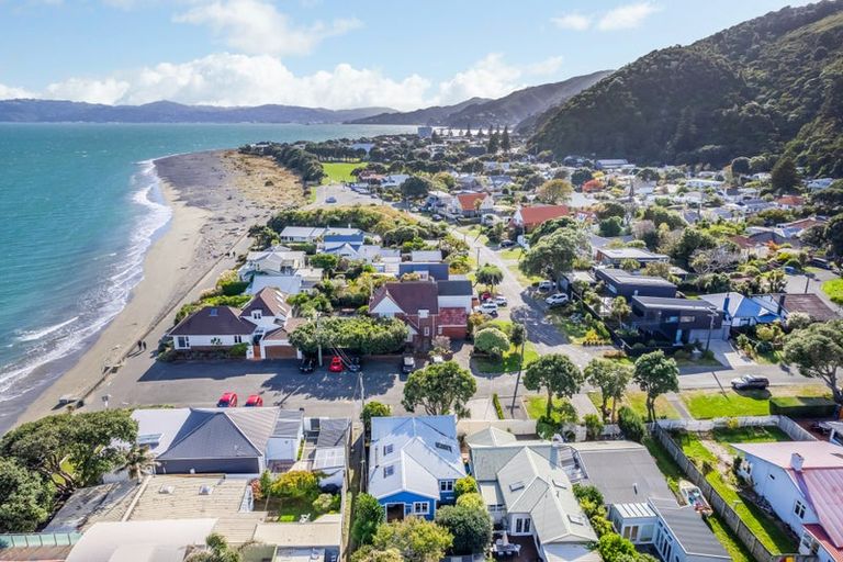 Photo of property in 27 Hinau Street, Eastbourne, Lower Hutt, 5013