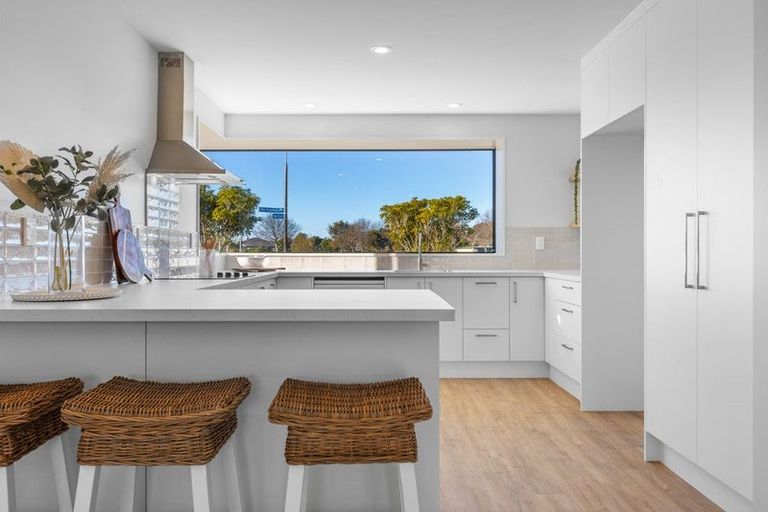 Photo of property in 2 De Courcy Place, Avondale, Christchurch, 8061