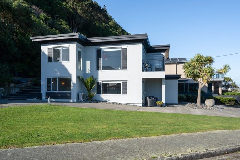 Photo of property in 85 Moana Road, Plimmerton, Porirua, 5026
