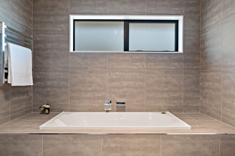 Photo of property in 1 Parkview Drive, Gulf Harbour, Whangaparaoa, 0930