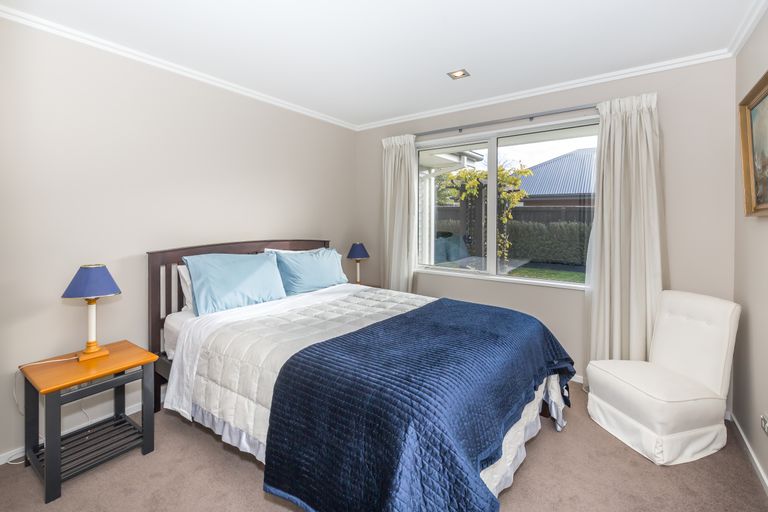Photo of property in 12 Holbrook Way, Westmorland, Christchurch, 8025