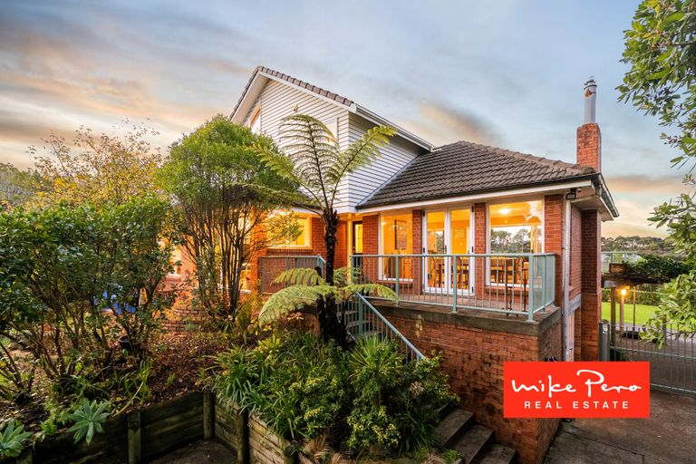 Photo of property in 24 Arama Avenue, Titirangi, Auckland, 0604