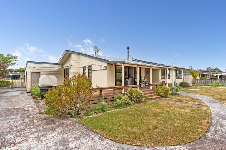 Photo of property in 15 Lowes Place, Solway, Masterton, 5810