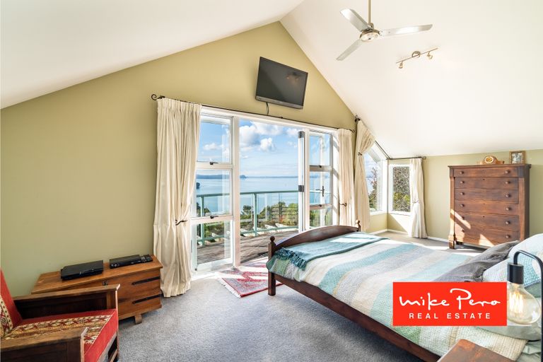 Photo of property in 24 Arama Avenue, Titirangi, Auckland, 0604