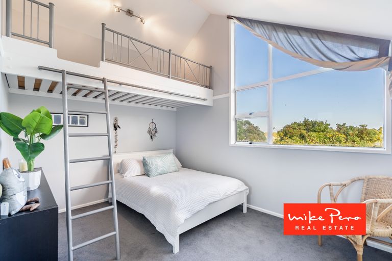 Photo of property in 24 Arama Avenue, Titirangi, Auckland, 0604