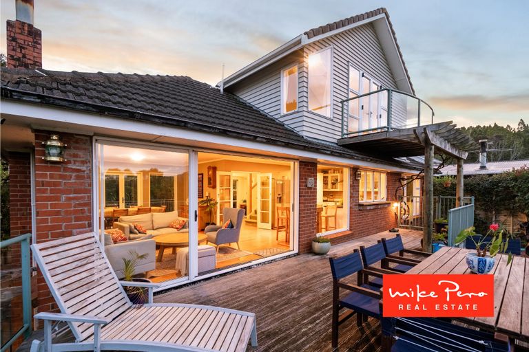 Photo of property in 24 Arama Avenue, Titirangi, Auckland, 0604