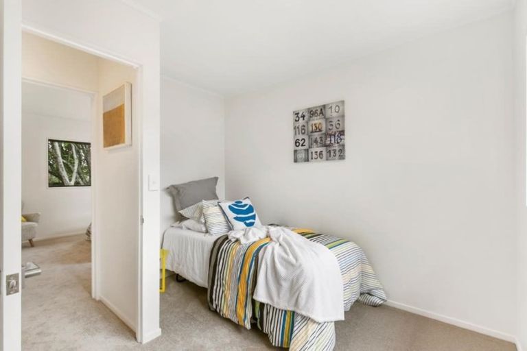 Photo of property in 2/73 Bond Crescent, Forrest Hill, Auckland, 0620