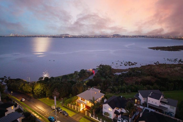 Photo of property in 67 Harbour View Road, Te Atatu Peninsula, Auckland, 0610