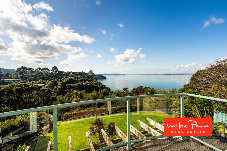 Photo of property in 24 Arama Avenue, Titirangi, Auckland, 0604