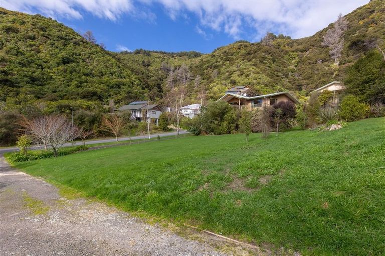 Photo of property in 19 Amelia Crescent, Waikawa, Picton, 7220