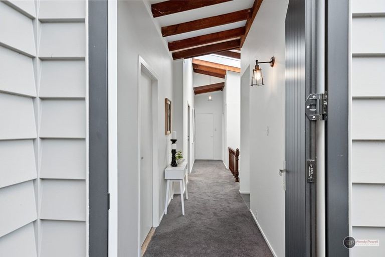 Photo of property in 4a Banksia Grove, Maungaraki, Lower Hutt, 5010