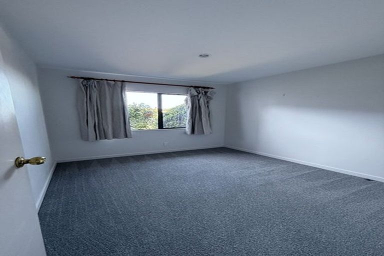 Photo of property in 11 Trotting Terrace, Fairview Heights, Auckland, 0632