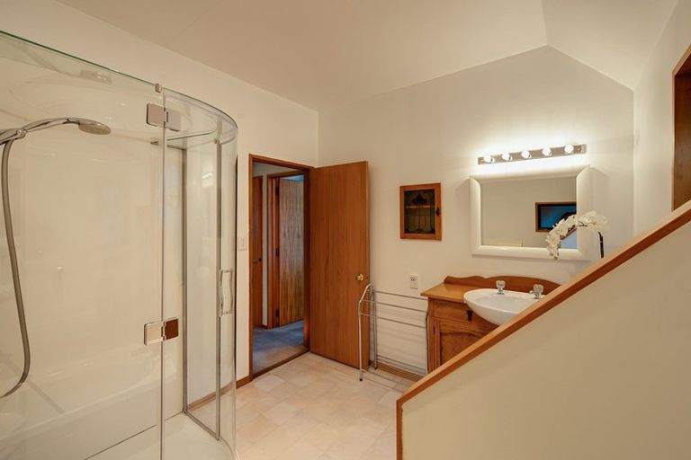 Photo of property in 10 Lordens Place, Fernhill, Queenstown, 9300