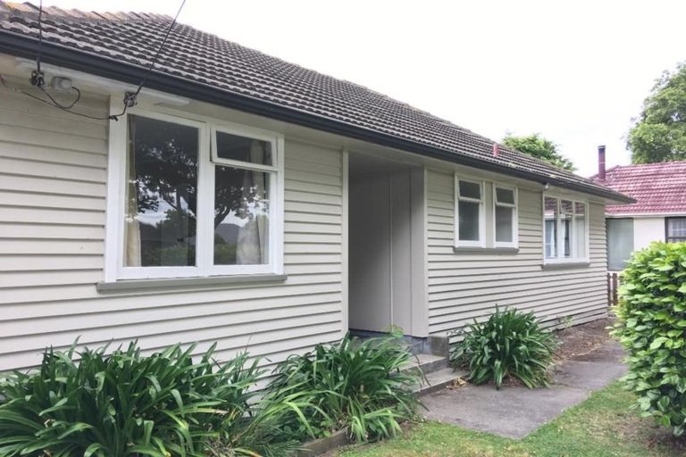 Photo of property in 12 Guildford Street, Burnside, Christchurch, 8053