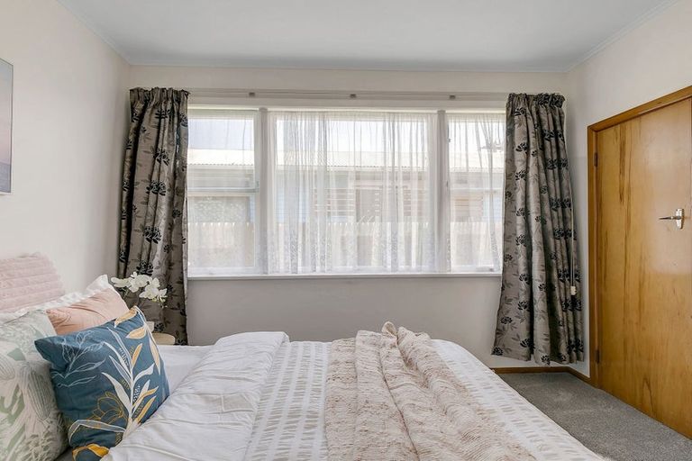 Photo of property in 98 Driver Crescent, Cannons Creek, Porirua, 5024