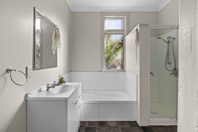 Photo of property in 53 Shakespeare Road, Bluff Hill, Napier, 4110