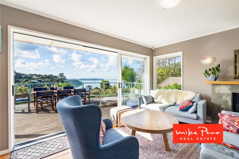 Photo of property in 24 Arama Avenue, Titirangi, Auckland, 0604