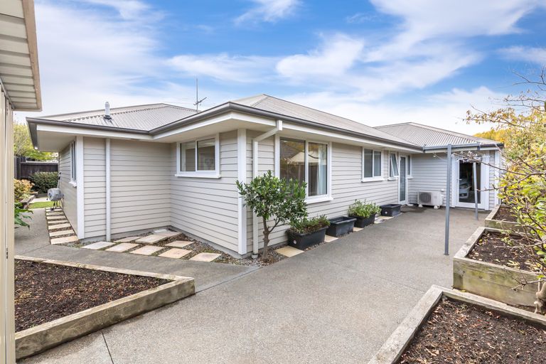 Photo of property in 12 Holbrook Way, Westmorland, Christchurch, 8025
