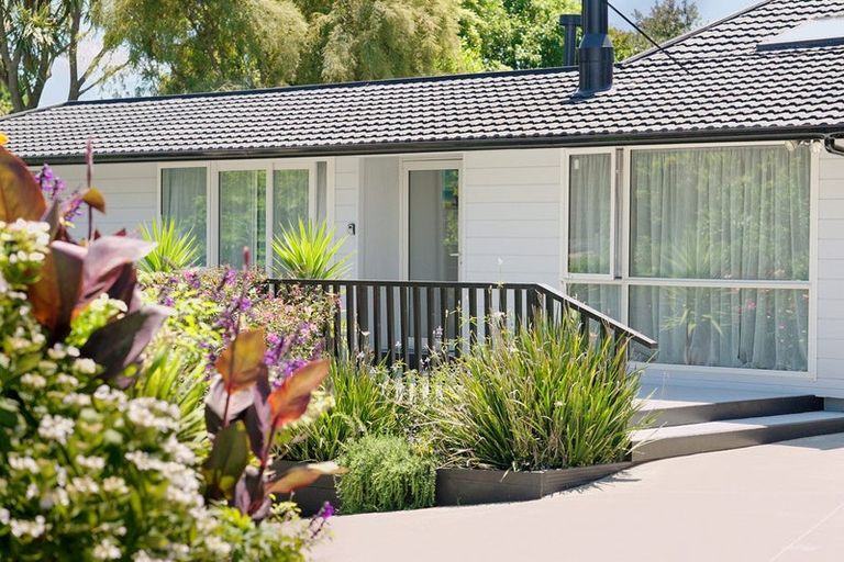 Photo of property in 15 Tiromoana Road, Raumati South, Paraparaumu, 5032